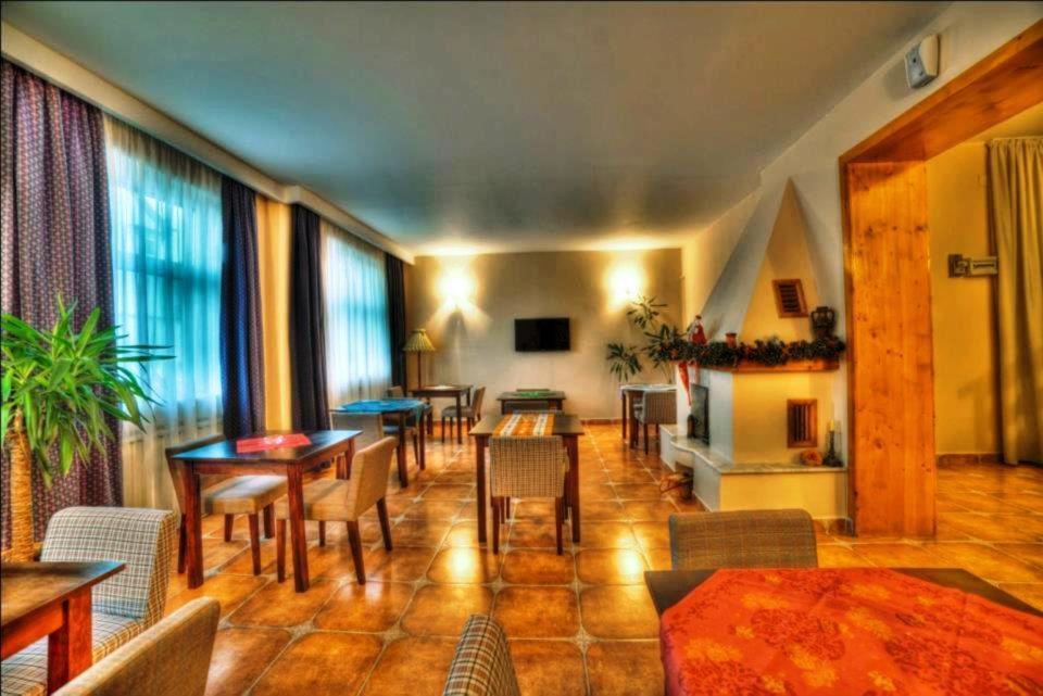 Apart Hotel Vlad Tepes Брашов Экстерьер фото