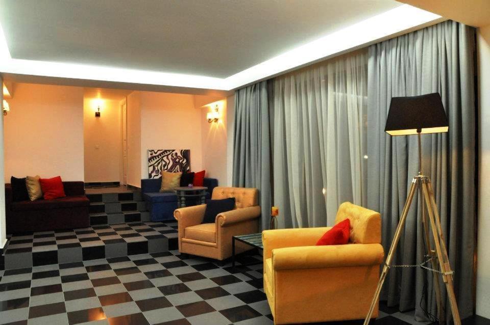 Apart Hotel Vlad Tepes Брашов Экстерьер фото